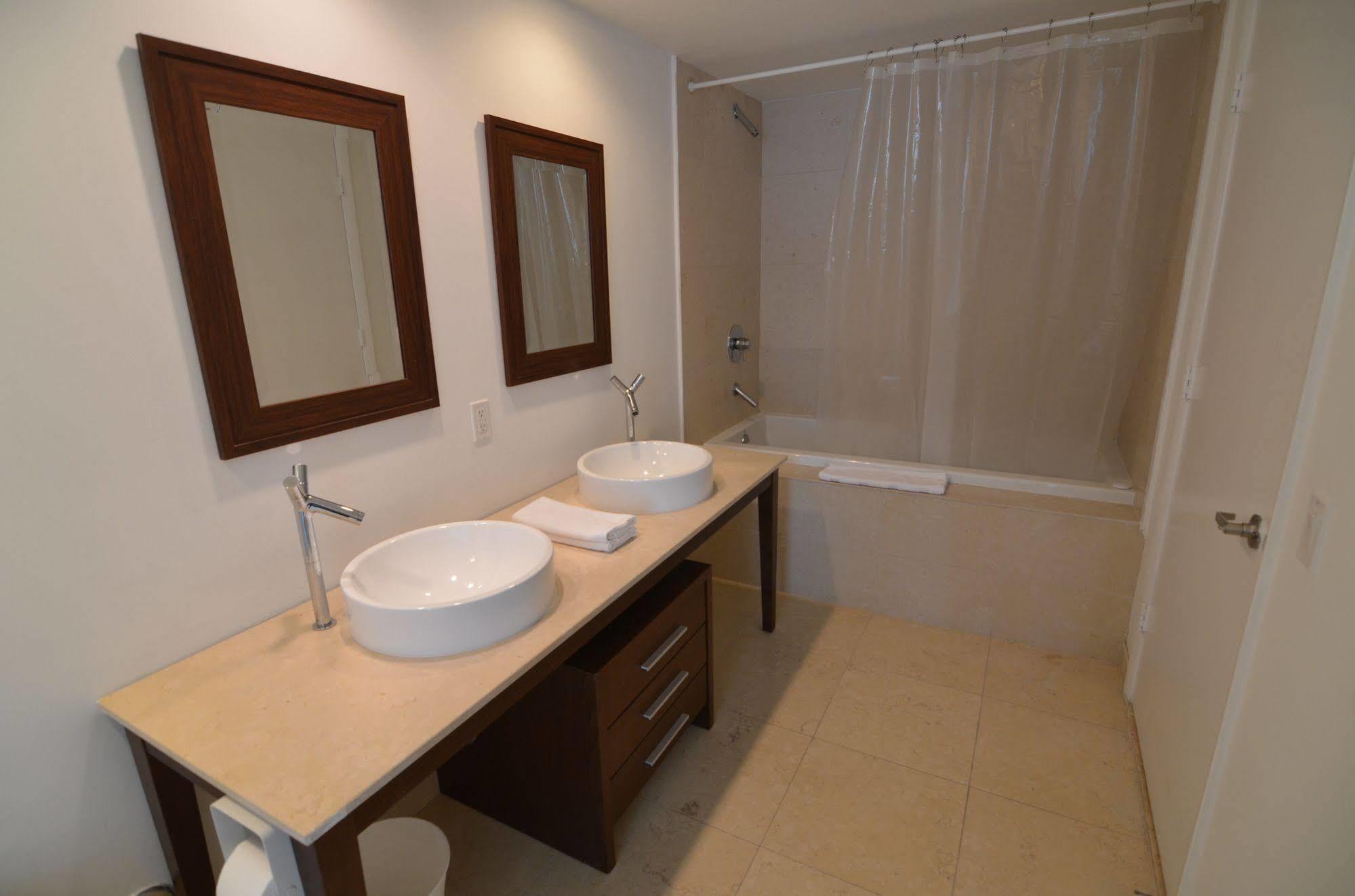 Icon Brickell By We Host